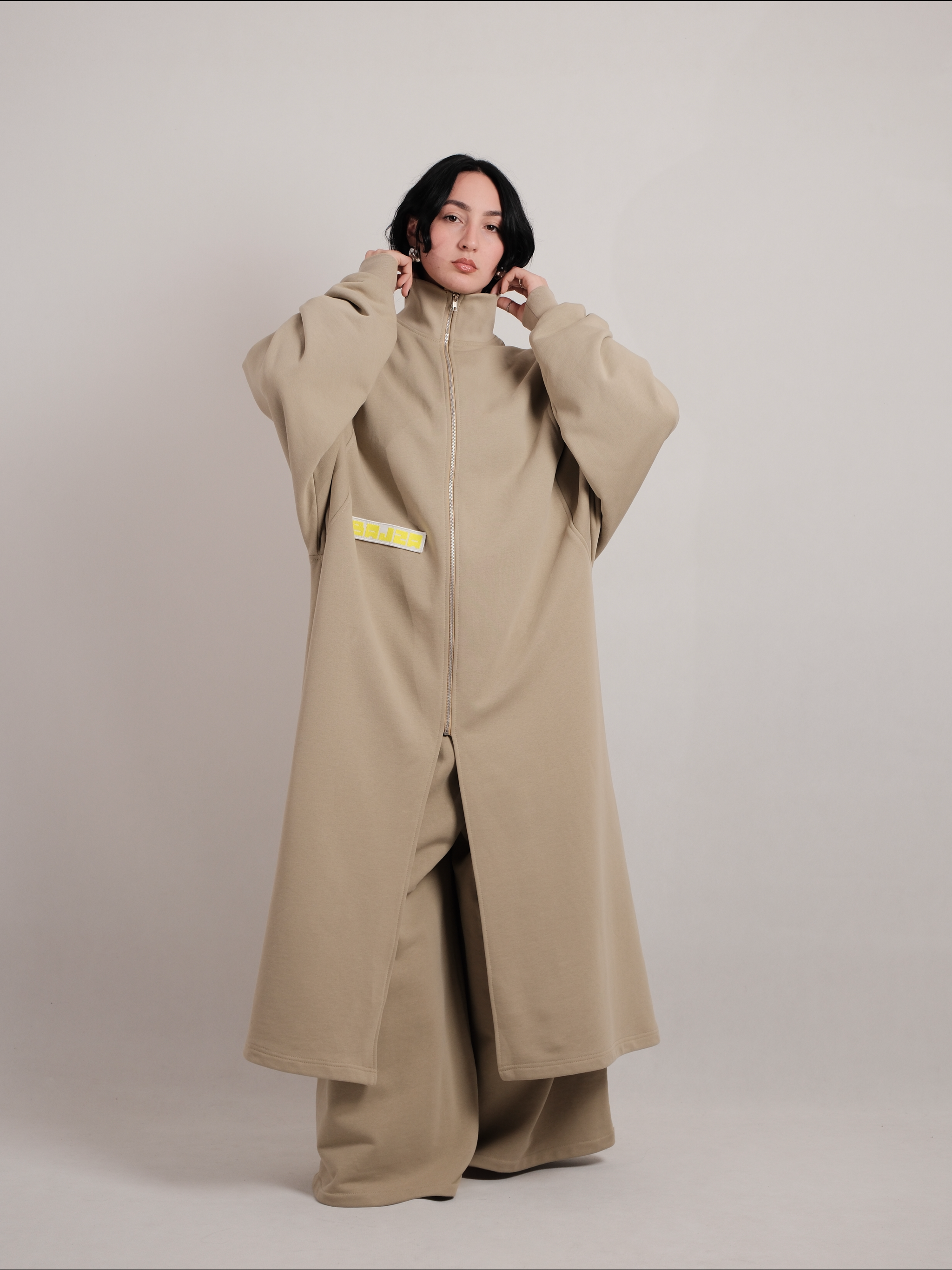 "Still Sage" Abaya me zinxhir metalil